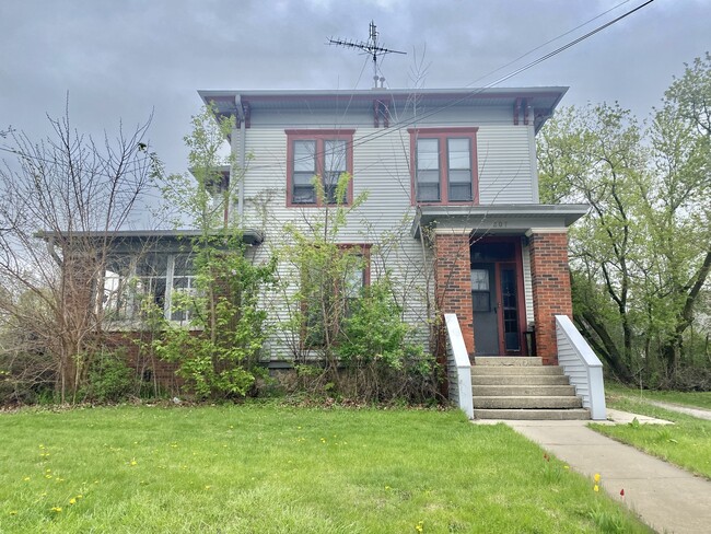 Primary Photo - 207 Washington St