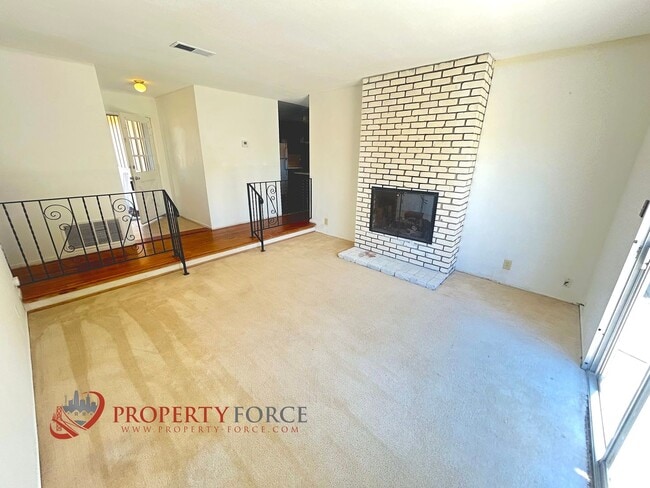 Building Photo - 2085 Ashwood Ln