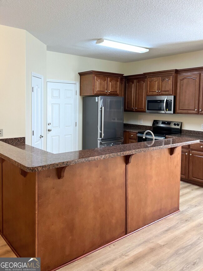 Building Photo - 822 Davis Ave