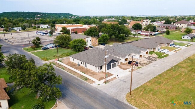 Building Photo - 414 W Avenue C