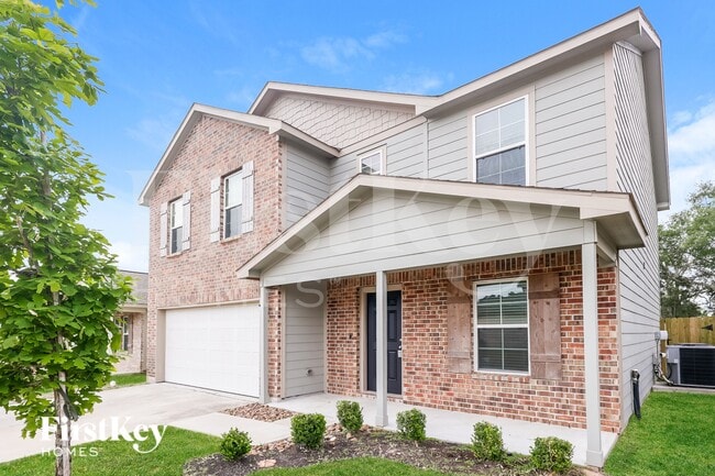 Building Photo - 17640 Cedar Crst Dr