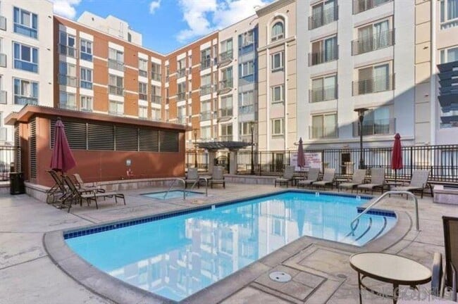 Building Photo - 445 Island Ave