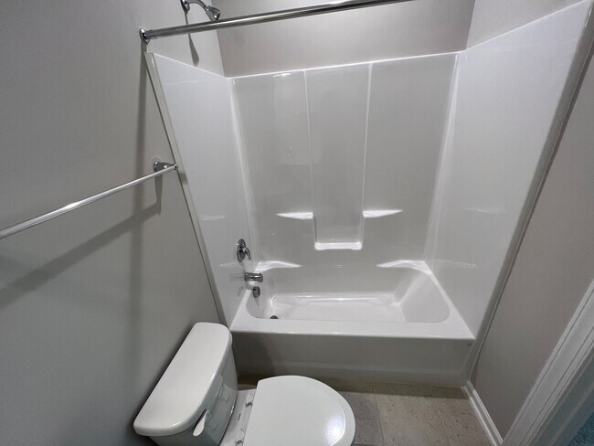 Building Photo - Room in House on Tawny View Ln