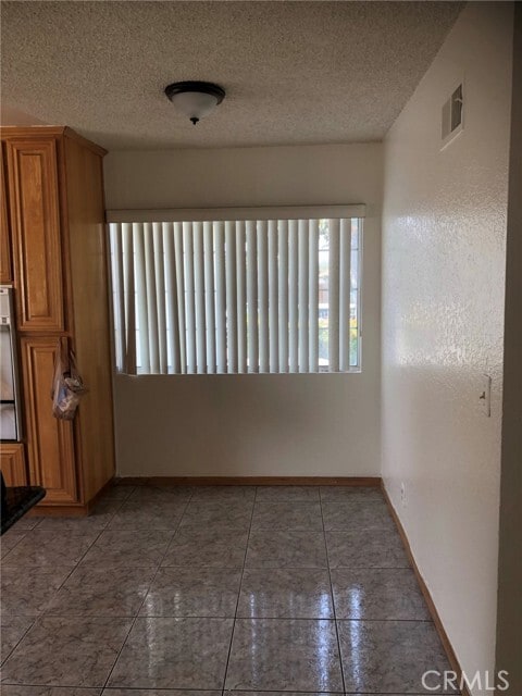 Building Photo - 8552 La Vine St