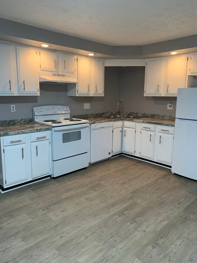 Primary Photo - 33 Teakwood Ln