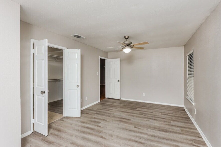Building Photo - 236 Sunset Dr