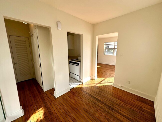 Building Photo - 515 57th St