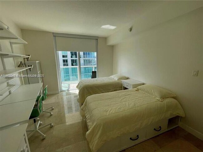 Building Photo - 250 Sunny Isles Blvd