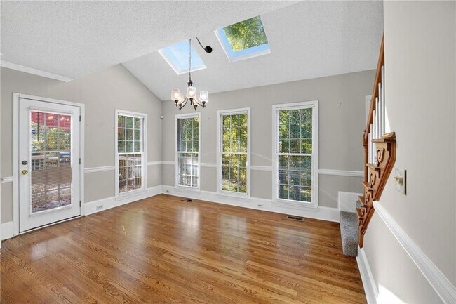 Building Photo - 641 Belgrave Ln