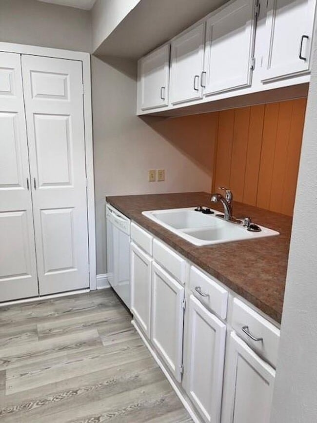 Building Photo - Move-in Ready 3 bed/ 2.5 bath home