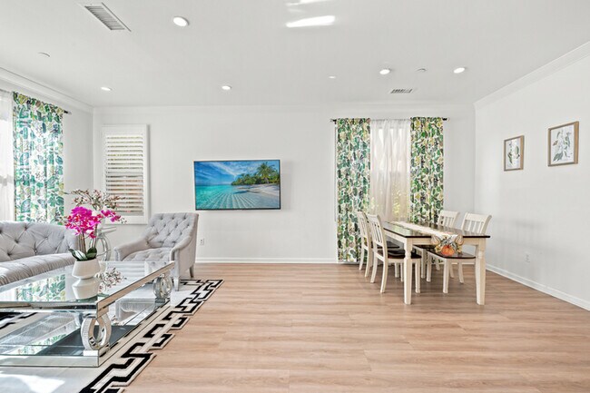 Building Photo - 110 Sugar Cane