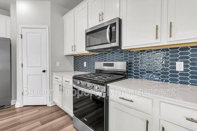 Building Photo - 247 Lucca Dr