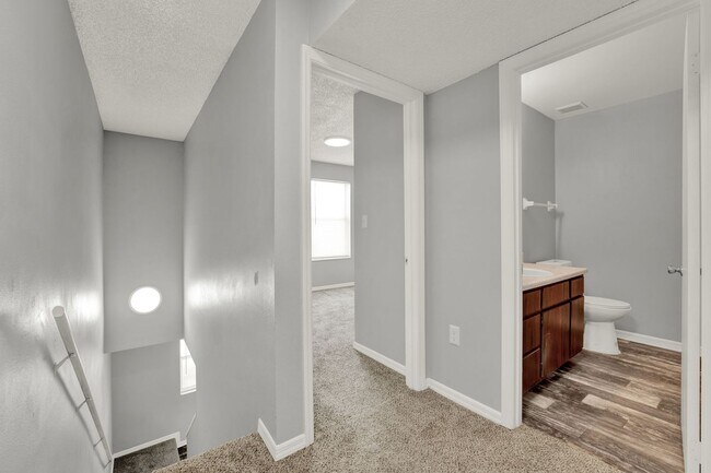 Building Photo - ********1ST MONTH RENT FREE! SPACIOUS 2 BEDROOM IN ORANGE CITY