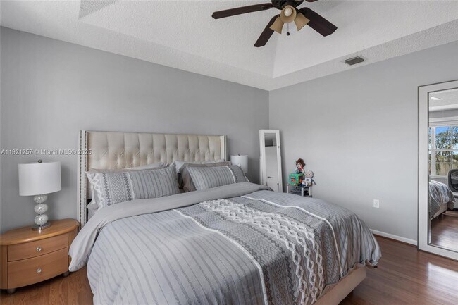 Building Photo - 4055 Eastridge Dr