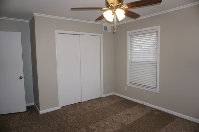 Building Photo - 1515 Kitchen St