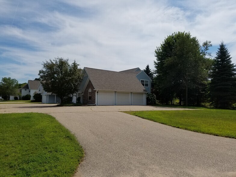 Building Photo - 1401 River View Ave