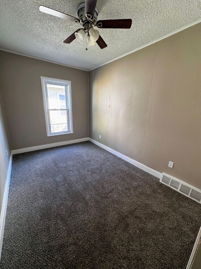 Building Photo - *Spacious 2-Bedroom Apartment with 1.5 Bath Available Now in Batavia!*