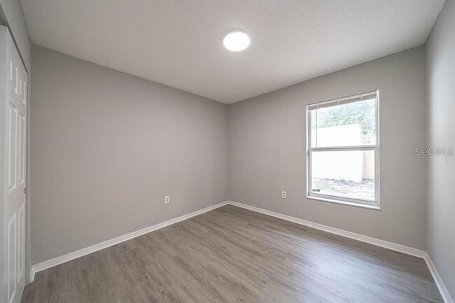 Building Photo - 2025 Peaceful Palm St