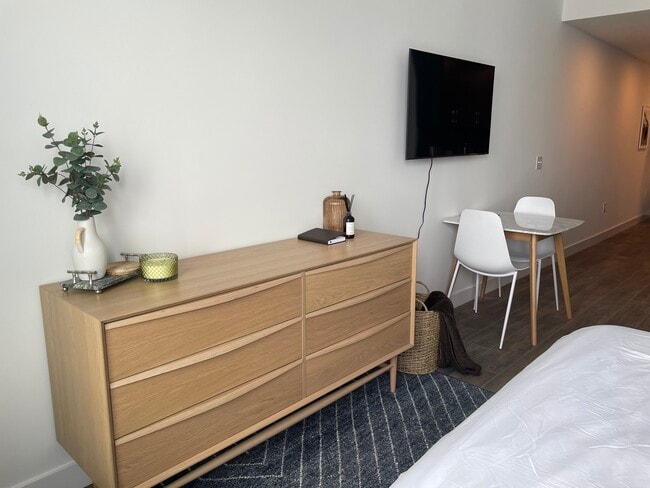 Building Photo - 2303 Deer Hollow Rd