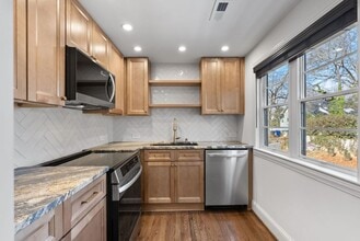 Building Photo - Heritage Historic - Unit B