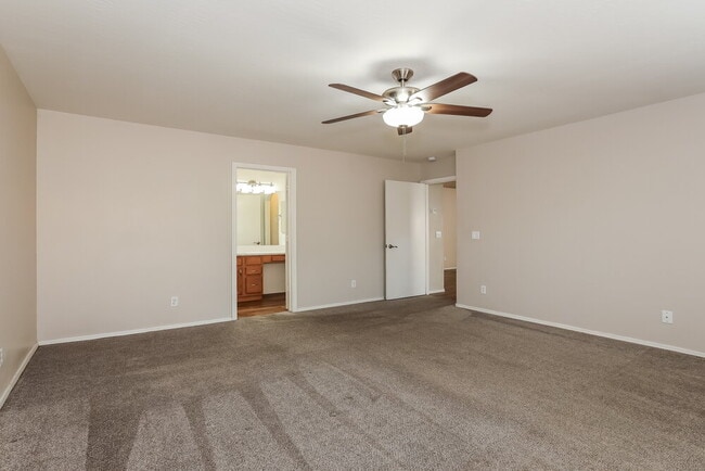 Building Photo - 4966 E Magnus Dr