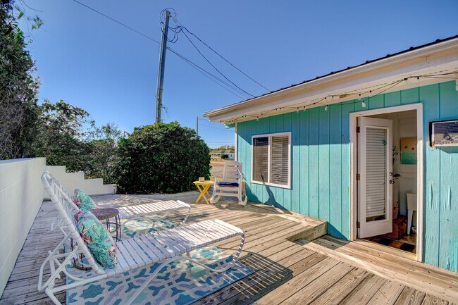 Building Photo - Off Season Coastal Cottage September 2026 through Mid February 2027- Fully Furnished- 3 Month Min...