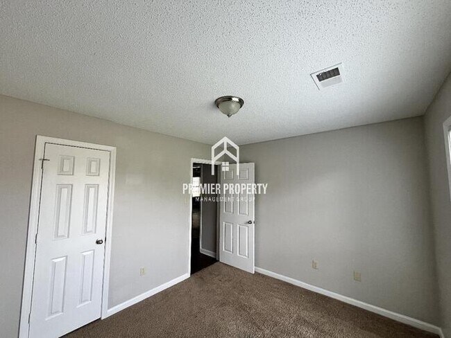 Building Photo - 6620 Brickmont Rd