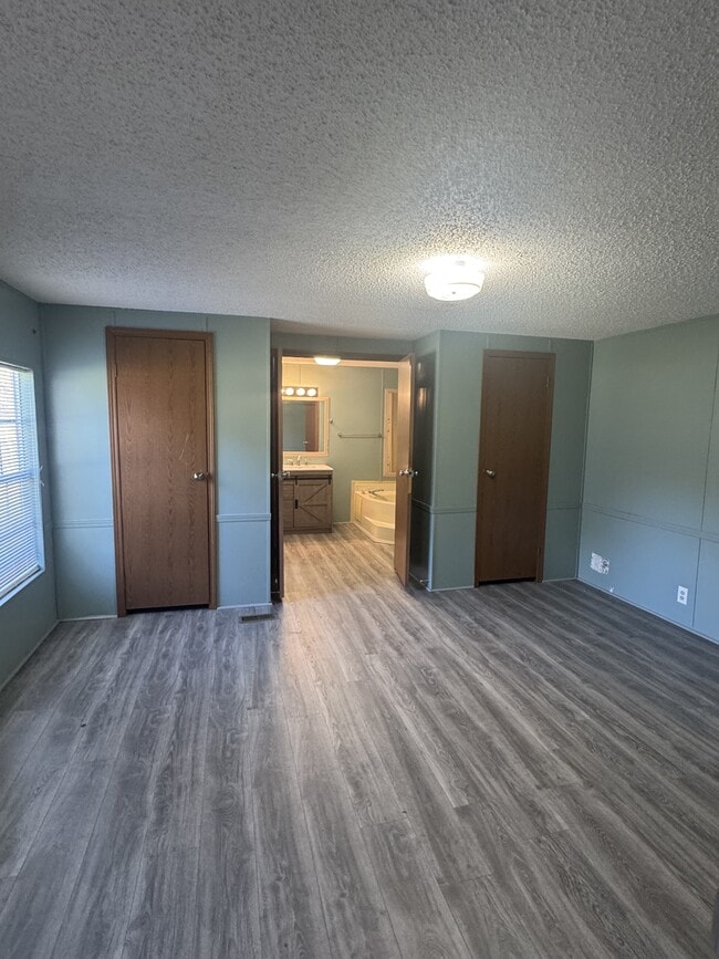 Building Photo - 30 Aaron Dr