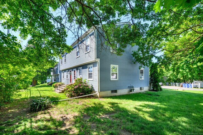 Building Photo - 1115 Black Rock Tpke