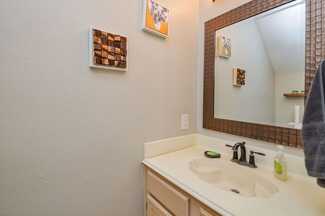 Building Photo - 1307 Irish Mist Ct