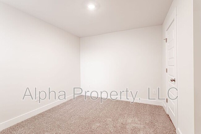 Building Photo - 206 Round Back Wy