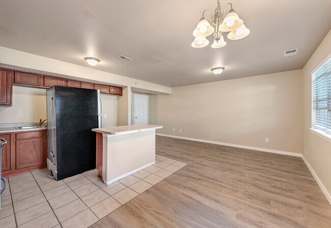 Building Photo - Spacious Multi-Level Townhome in Brookwillow