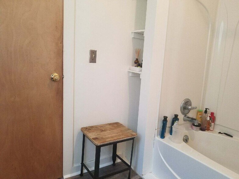 Building Photo - 1324 Vermont St