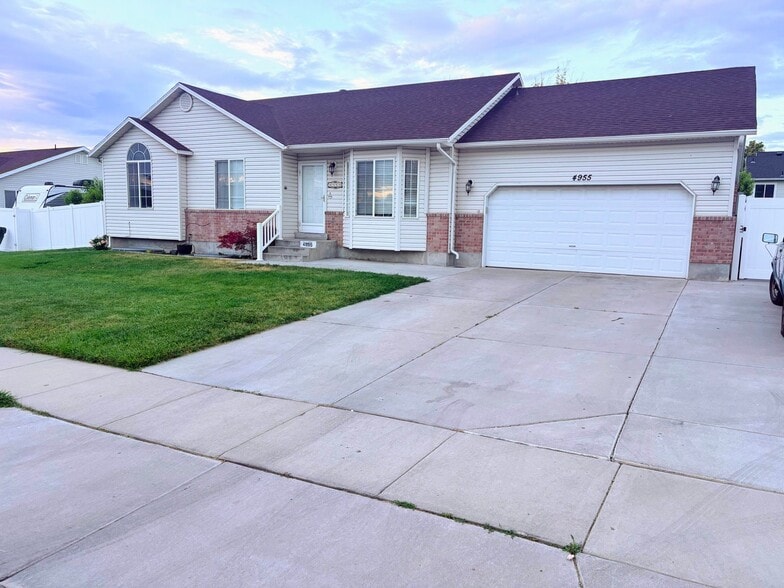 Building Photo - 4955 Thrush Hill Dr