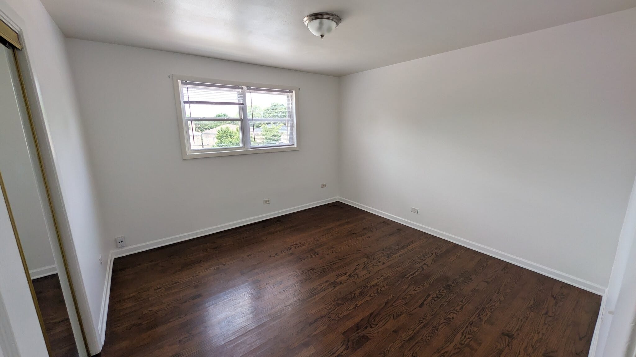 Building Photo - 2654 W Rascher Ave