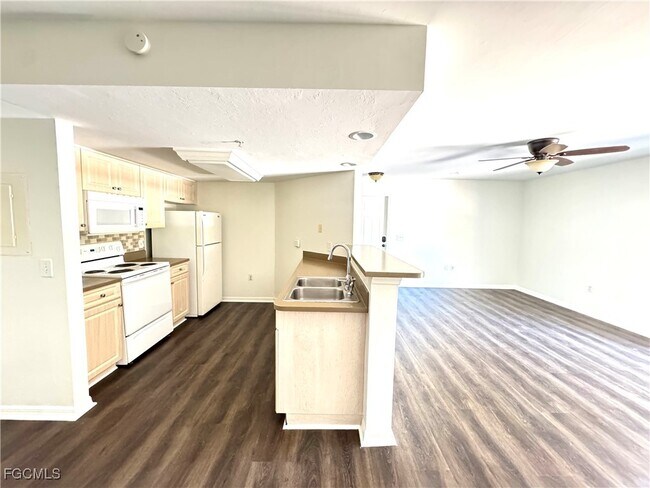 Building Photo - 1773 Four Mile Cove Pkwy