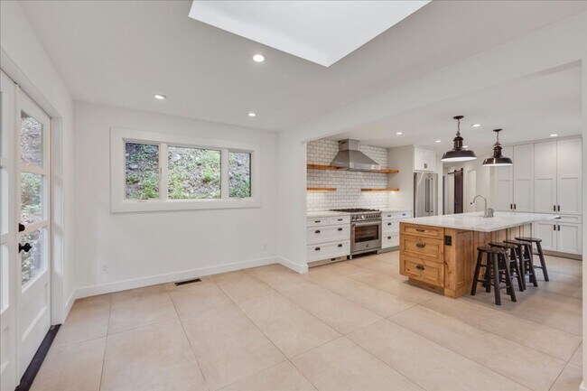 Building Photo - Available Now – Beautiful Carmel Valley Home in Carmel School District