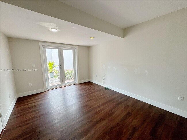 Building Photo - 2918 Bird Ave