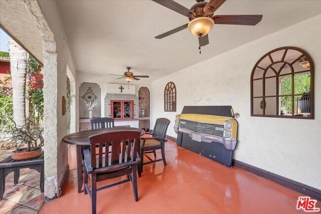 Building Photo - 6119 Del Valle Dr