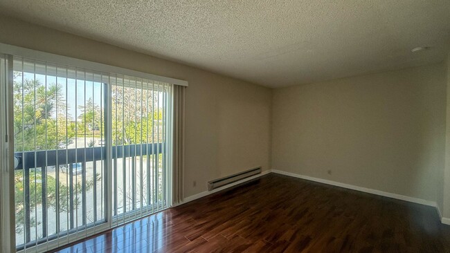 Building Photo - Clean, Comfortable, and Quiet Top-Floor Co...