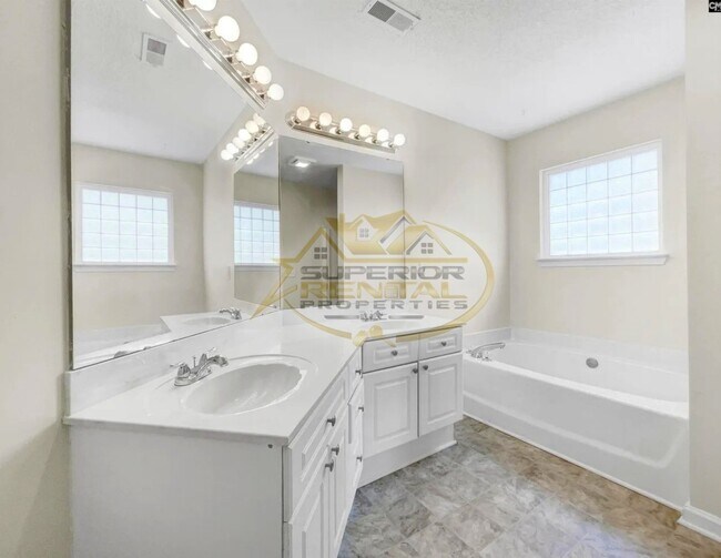 Building Photo - 124 Pickwick Dr