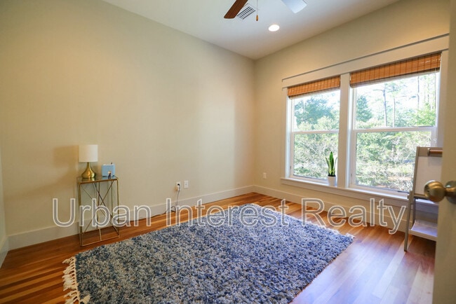 Building Photo - 63 Palm St