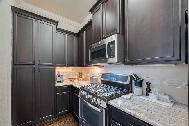 Building Photo - 8418 Oak Leaf Point Dr