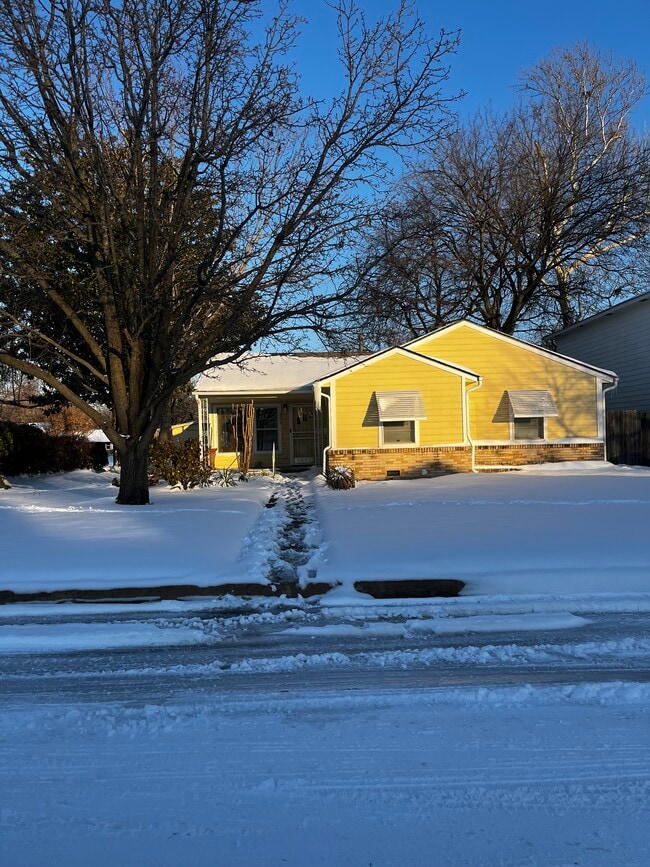 Building Photo - 3505 S Knoxville Ave