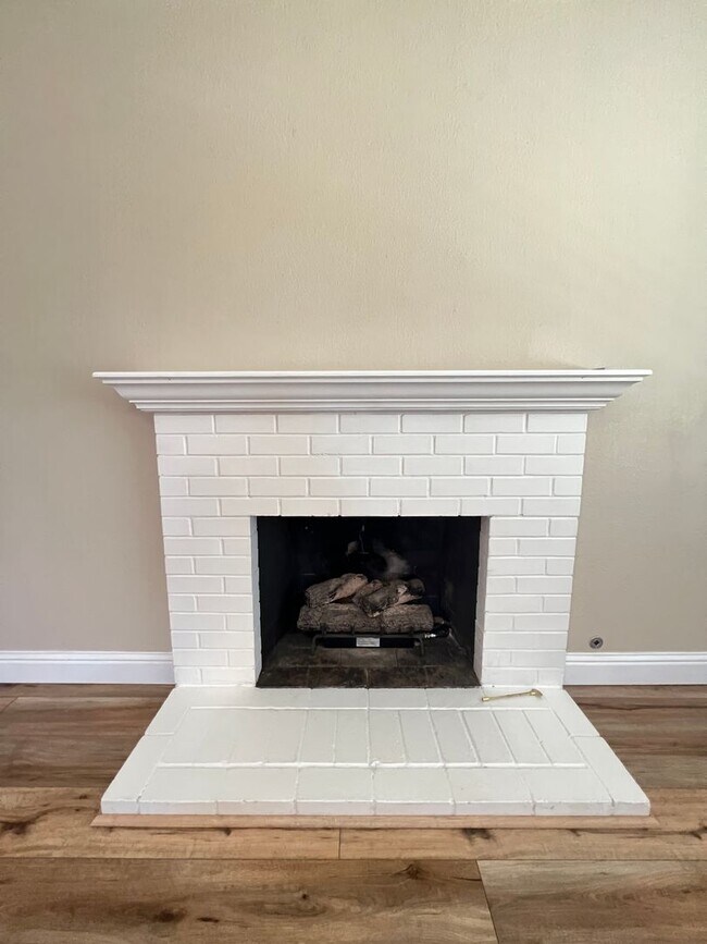 Building Photo - Single Story 3 bedroom In Cute Treelined Vallejo Neighborhood