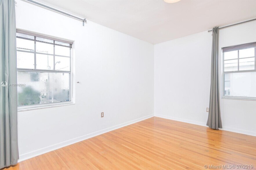 Building Photo - 915 8th St