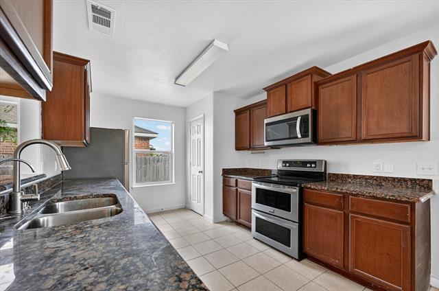 Building Photo - 204 Lamont Rd