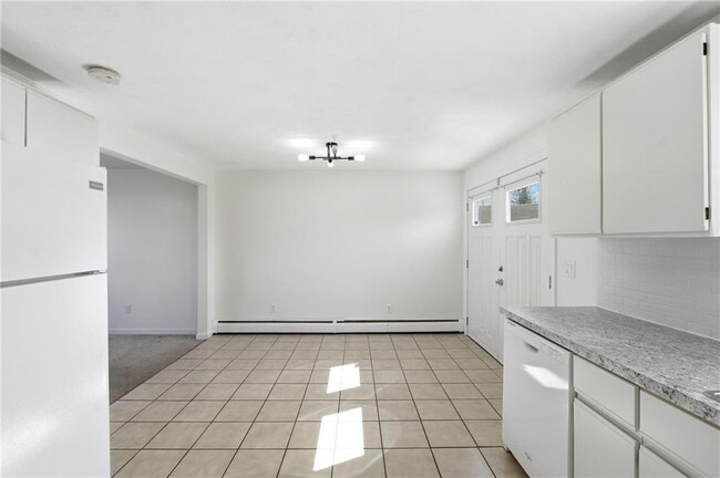 Building Photo - 10 Henry St