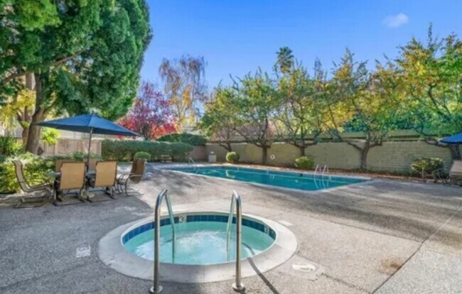 Building Photo - 280 Easy St