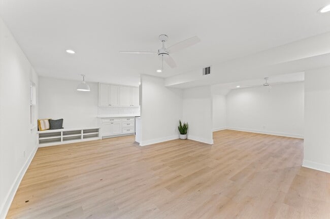 Building Photo - 10607 Overbrook Ln